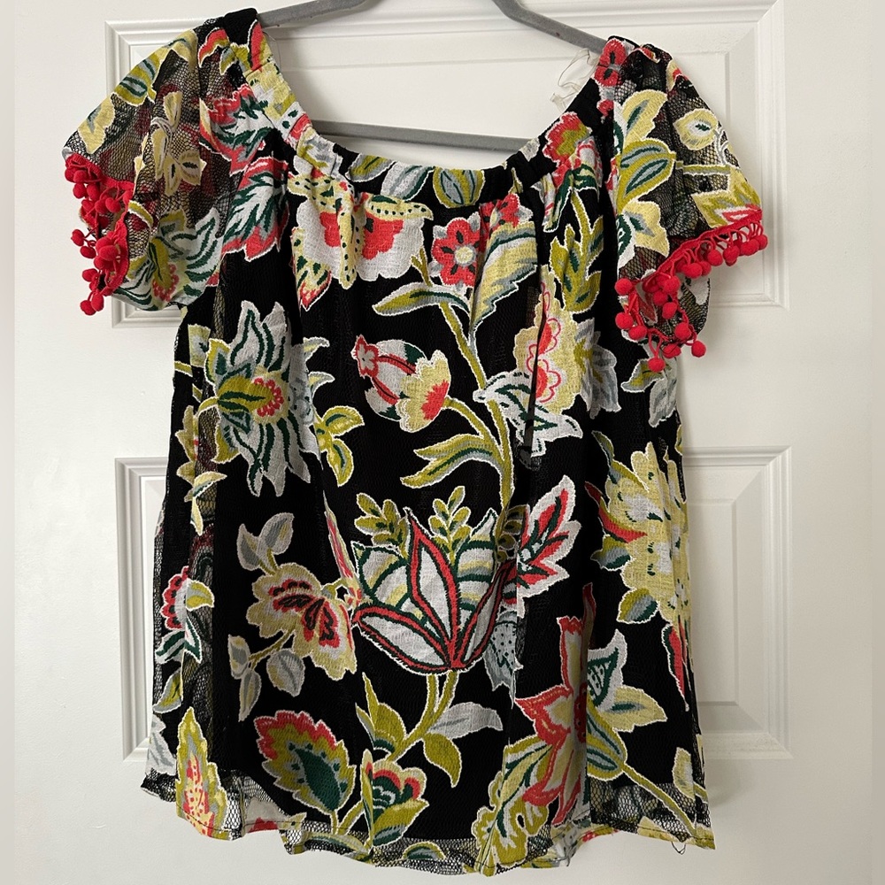 Off the shoulder top
Size large
Color black
